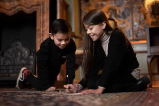 Culturele mobiliteit - Drents Museum De Buitenplaats - 2 jongens in het museum